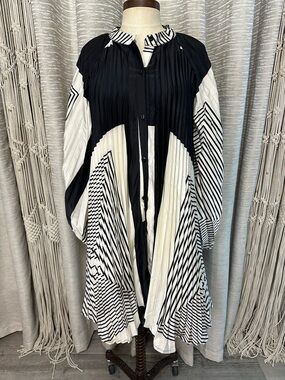 Beulah Style Pleated Black White Geometric Shirt Dress One Size Art to Wear